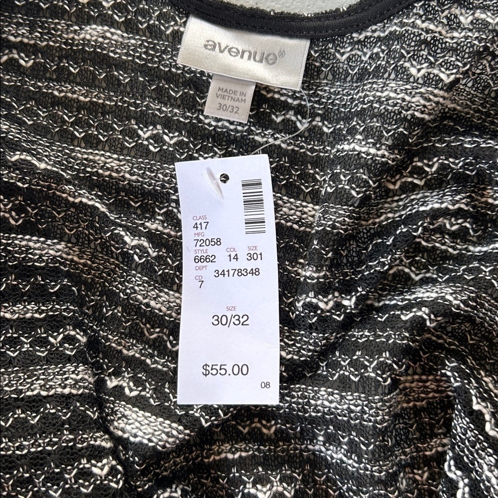 NWT!Avenue Monochrome Fringe Cardigan
Size 30/32 or 4X - Picture 6 of 7